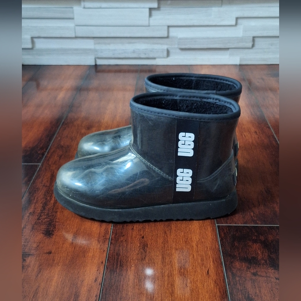 UGG Ankle Boots Kids Classic Clear Mini Waterproof Girls Size 4 Big Kids Black